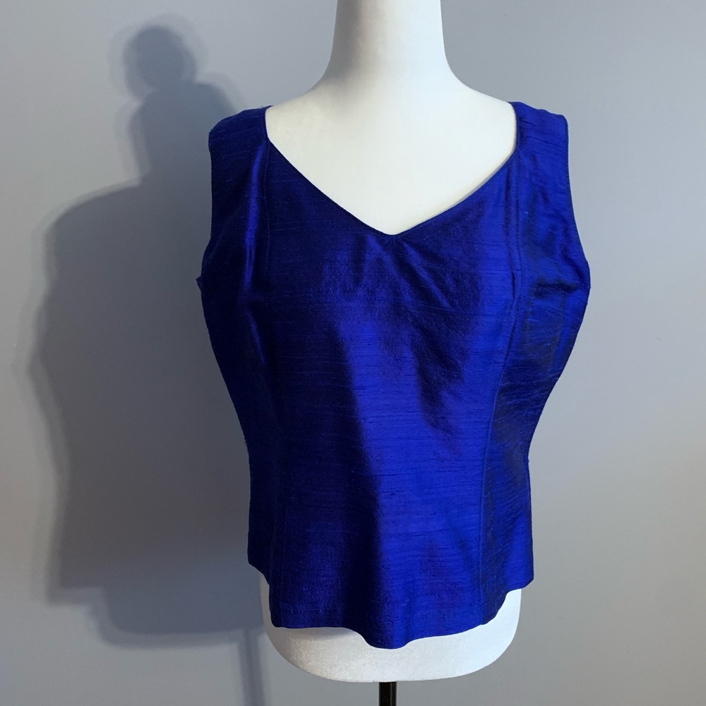 100% silk top. Gorgeous never worn